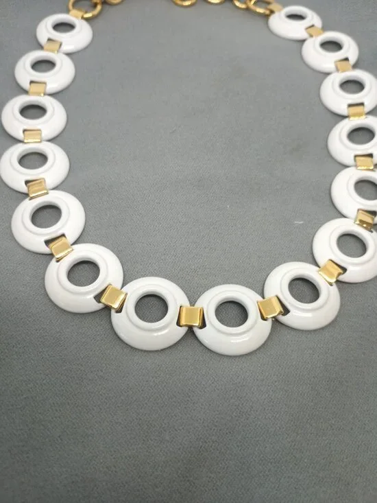 Vintage Monet White Enamel Rings Chain Choker Gold Tone Necklace 16" - Picture 3 of 6